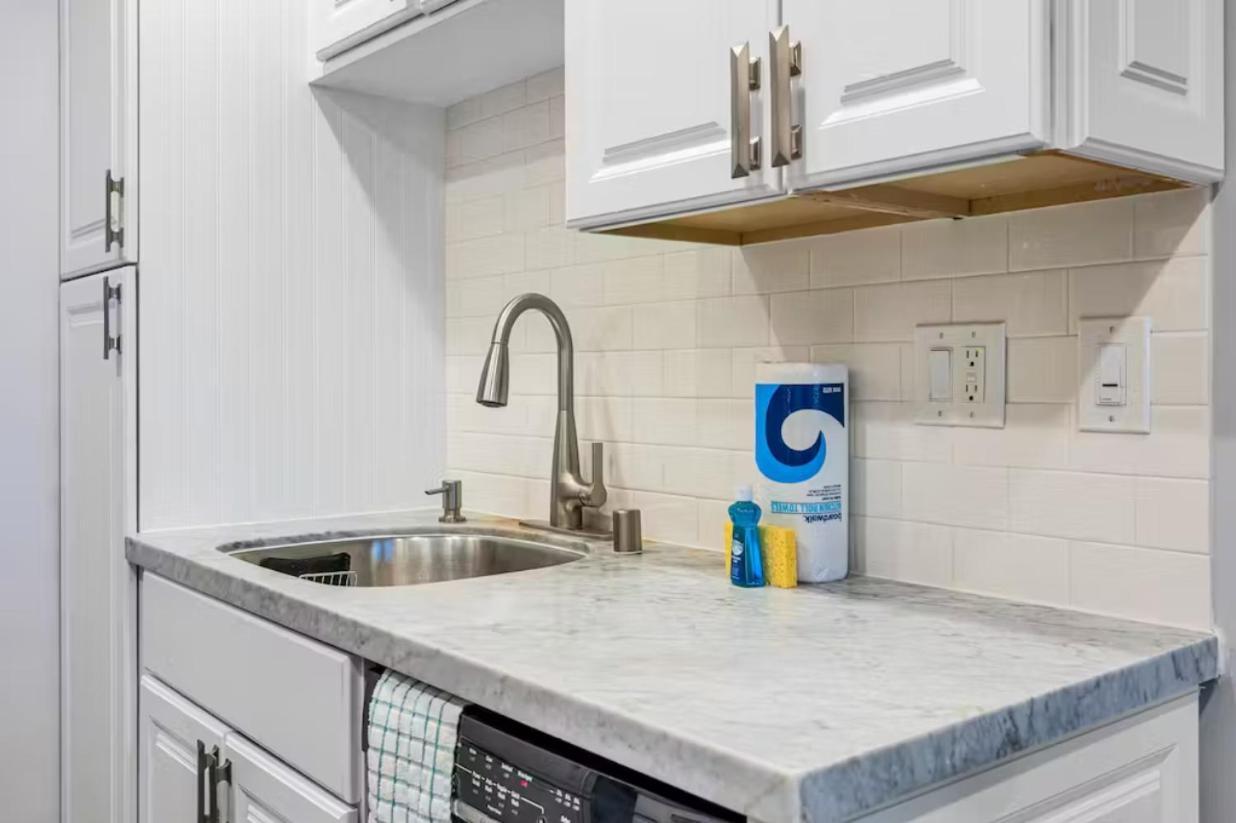 Apartment 2 Bed 2 Bath Penthouse With Ac And Ocean Views *
